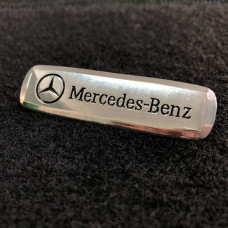 Шильдик для автоковриков mercedes-benz глянцевый цветной